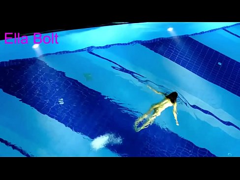❤️ No puedo dejar de mirar, joven rubia pillada nadando desnuda en la piscina del complejo ELLA BOLT Porno en es.sexvideosex.top ❌️