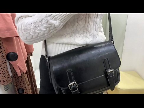 ❤️ Masturbación pública de la joven zorra FeralBerry con un consolador en el probador Porno en es.sexvideosex.top ❌️