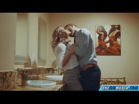 ❤️ Cuando una rubia tetona te seduce en un baño público Porno en es.sexvideosex.top ❌️